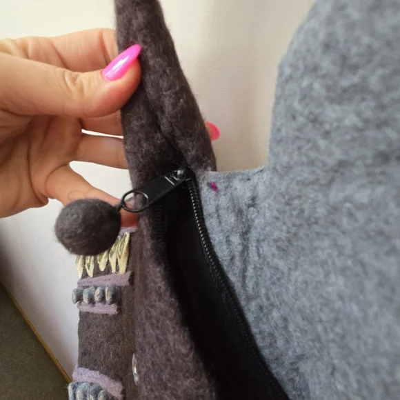 Rising Tide Handmade Nepal 100% Felted Wool Floral Boho Crossbody - Picture 6 of 13